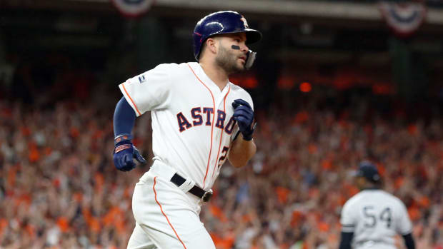 Altuve-HR-Reacts-Sign-Stealing